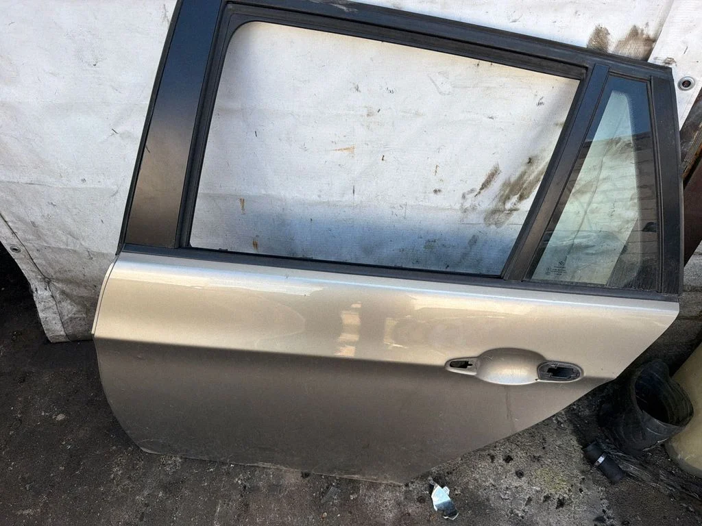 Rear door – rear left