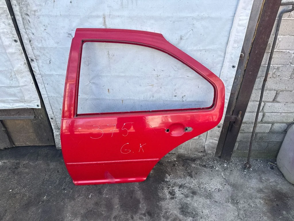 Rear door – rear left