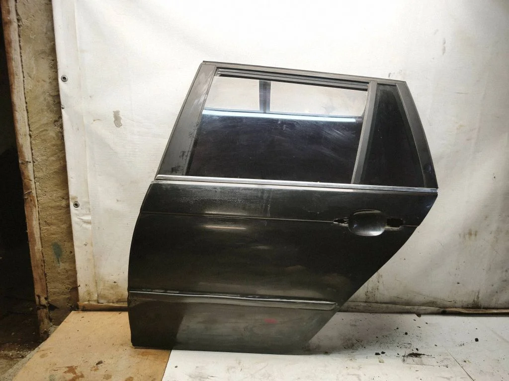 Rear door – rear left