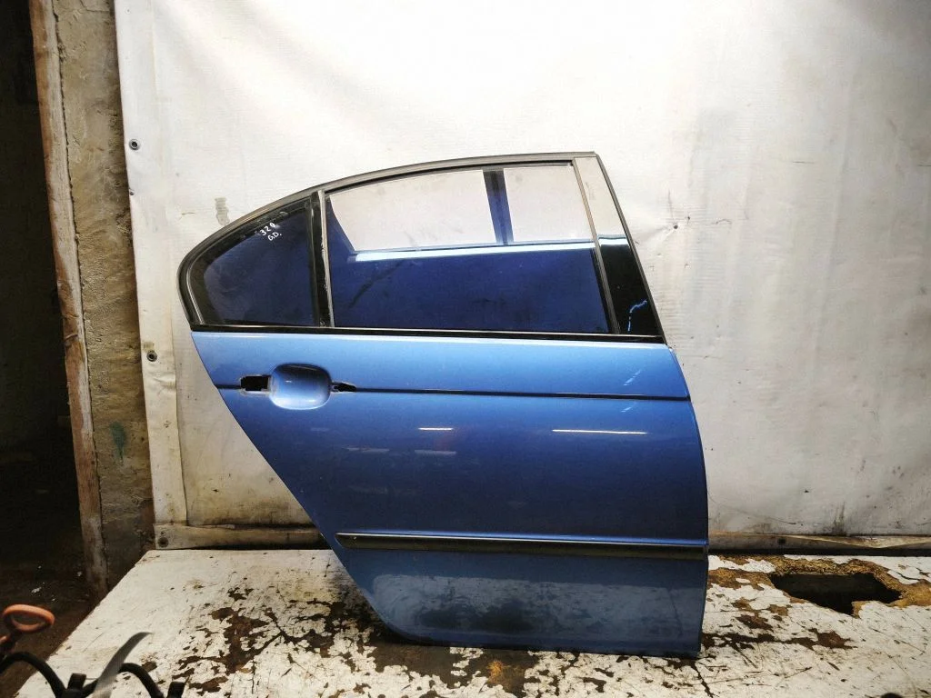 Rear door – rear right