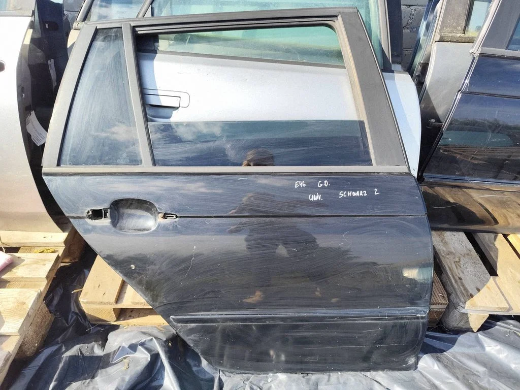 Rear door – rear right
