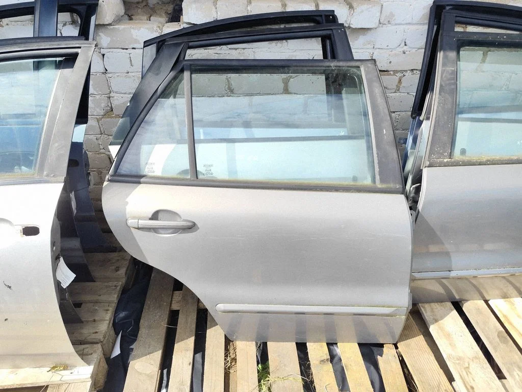 Rear door – rear right