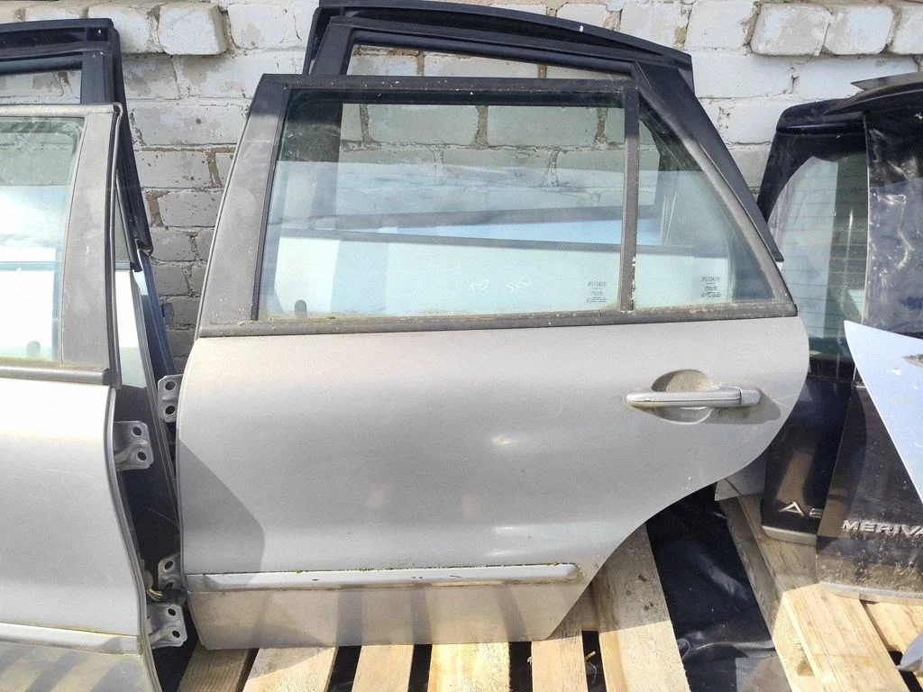 Rear door – rear left