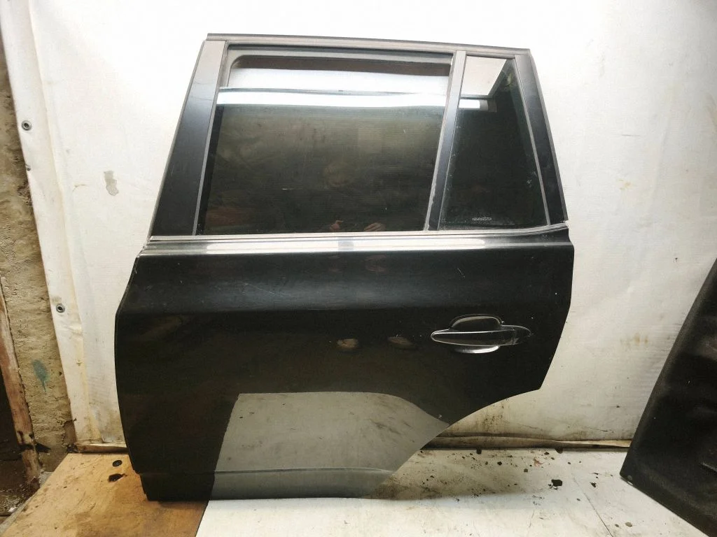 Rear door – rear left