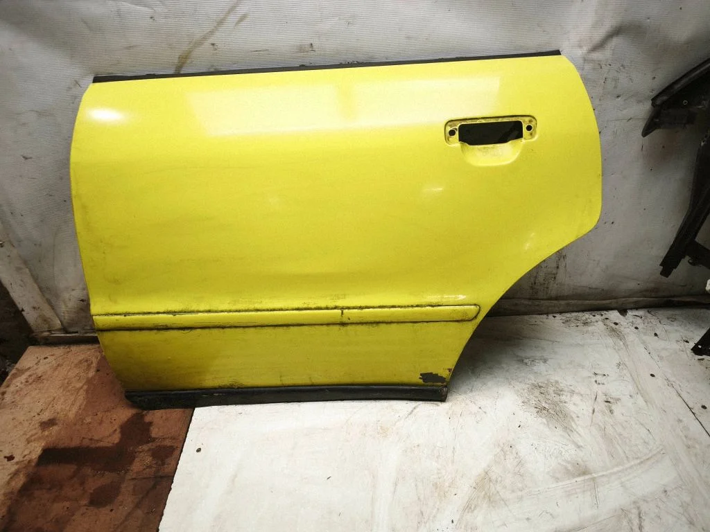 Rear door – rear left