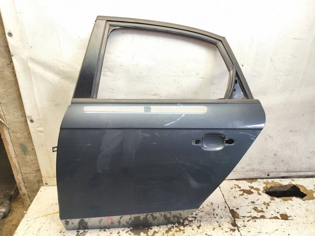 Rear door – rear left