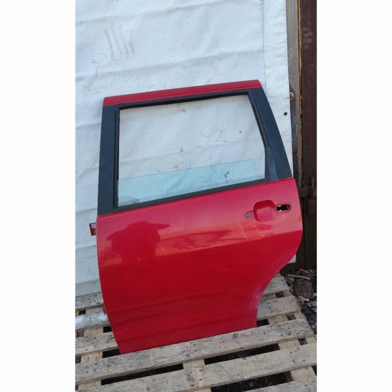 Rear door – rear left