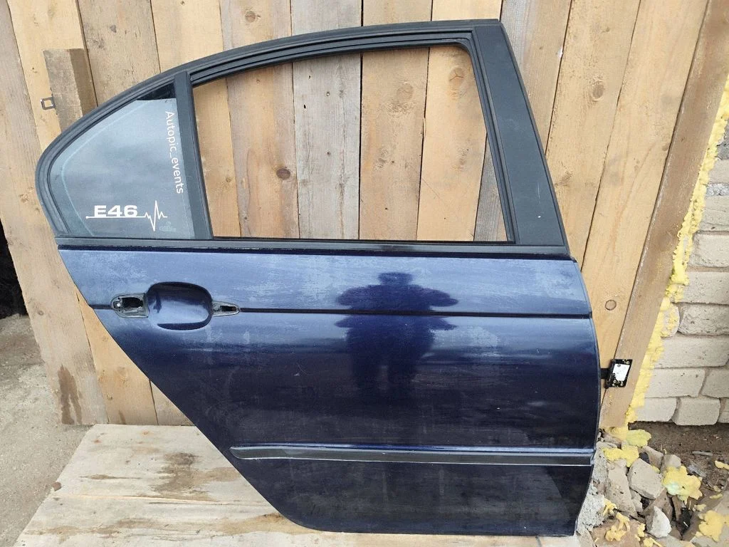 Rear door – rear right