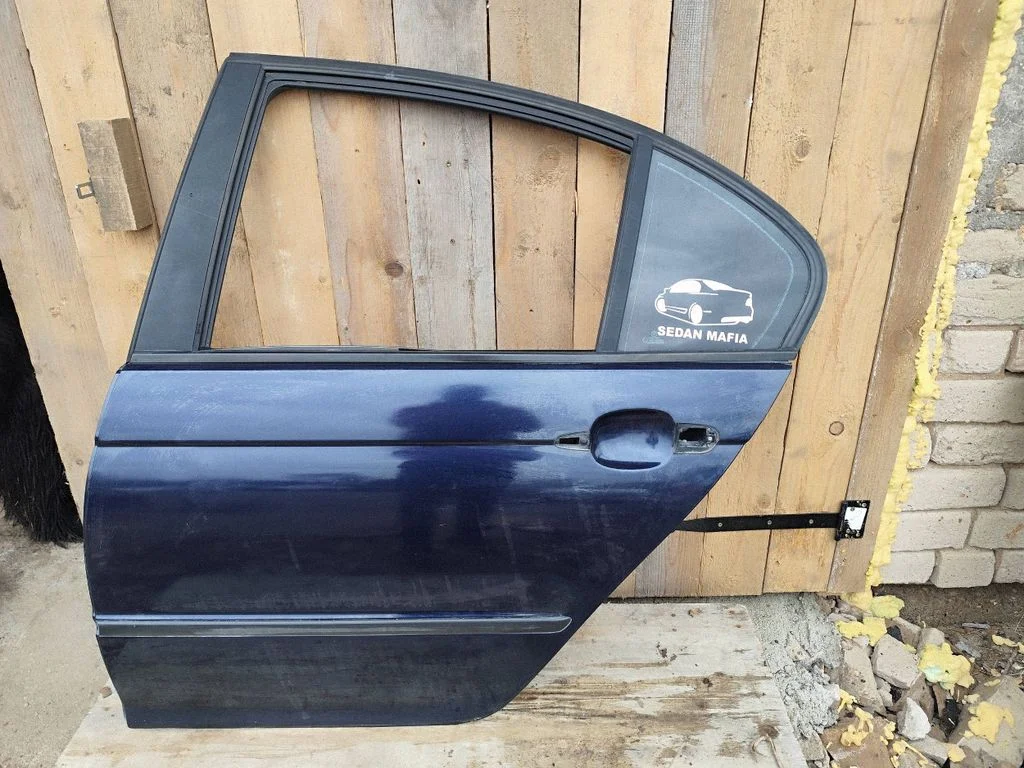 Rear door – rear left