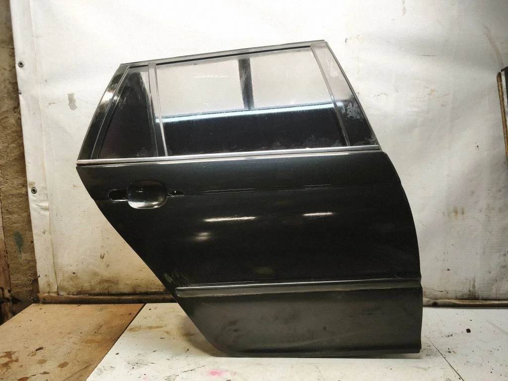 Rear door – rear right