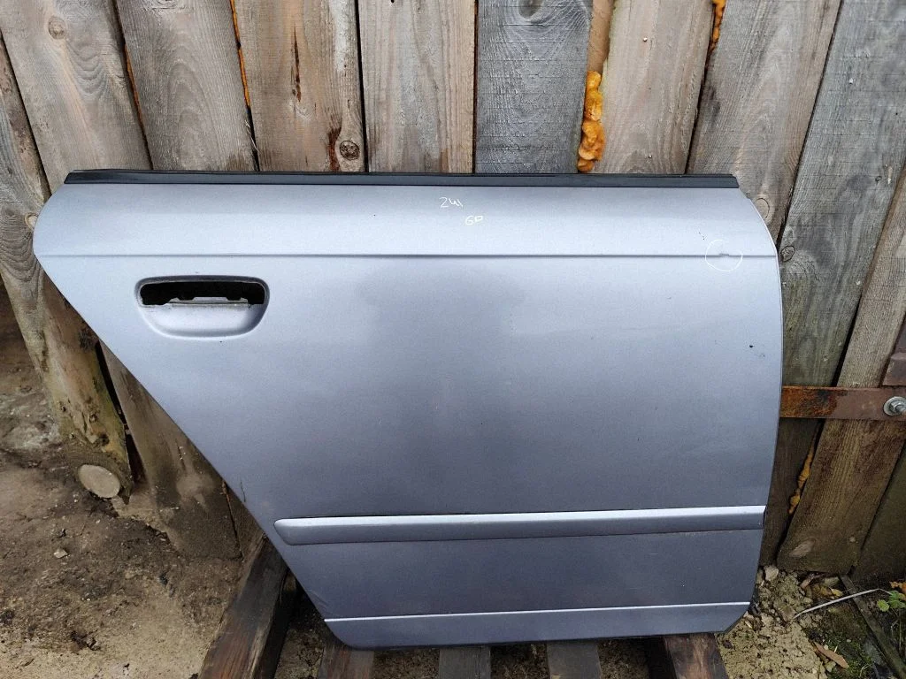 Rear door – rear right