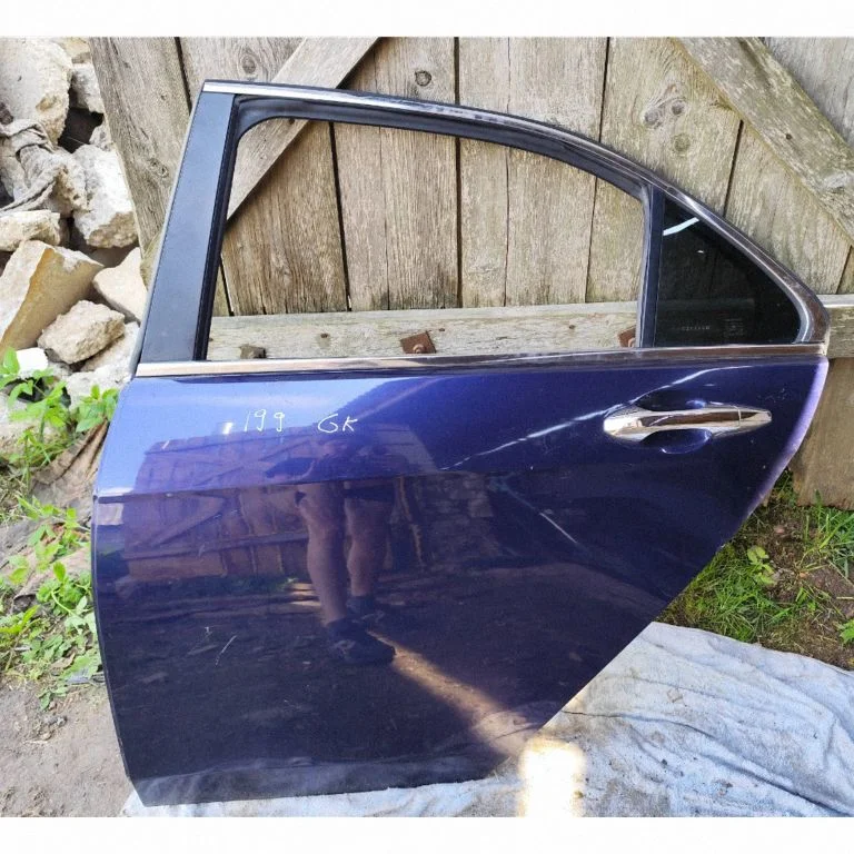 Rear door – rear left
