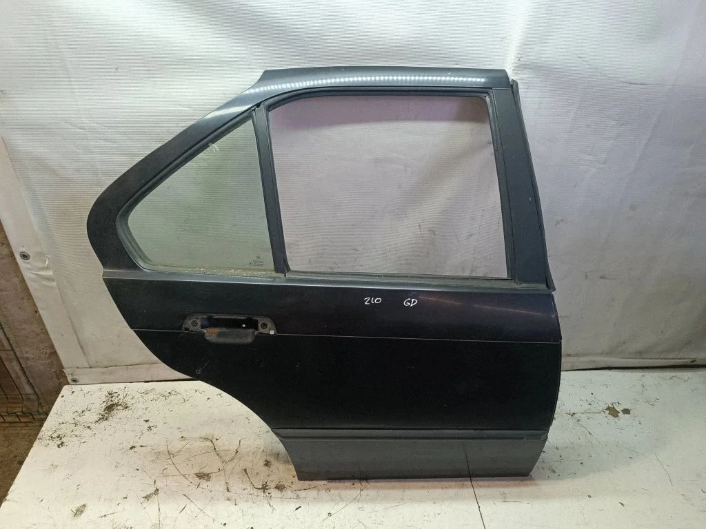 Rear door – right