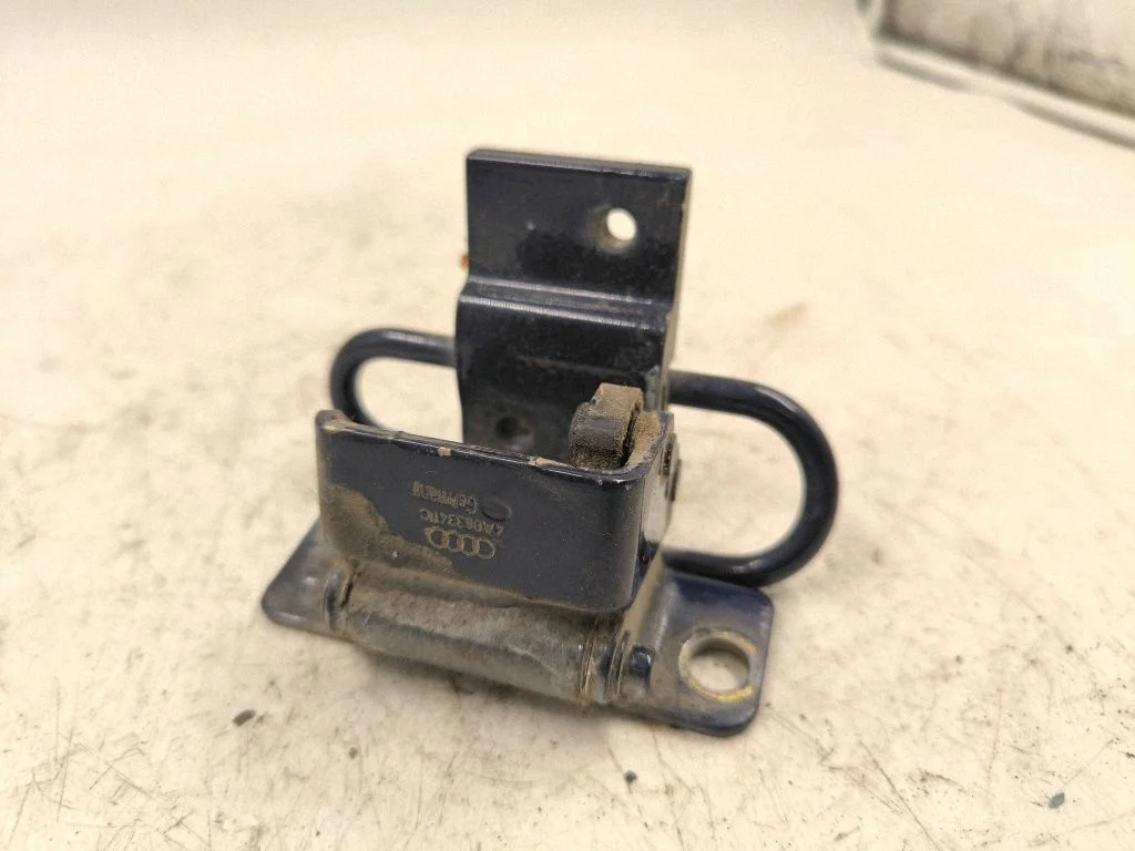 Rear door lower hinge – Audi A4 S4 B5 8D (1994-1999)