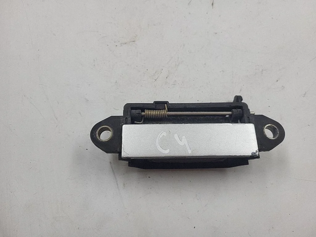 Tagaukse välimine käepide 4A0839205