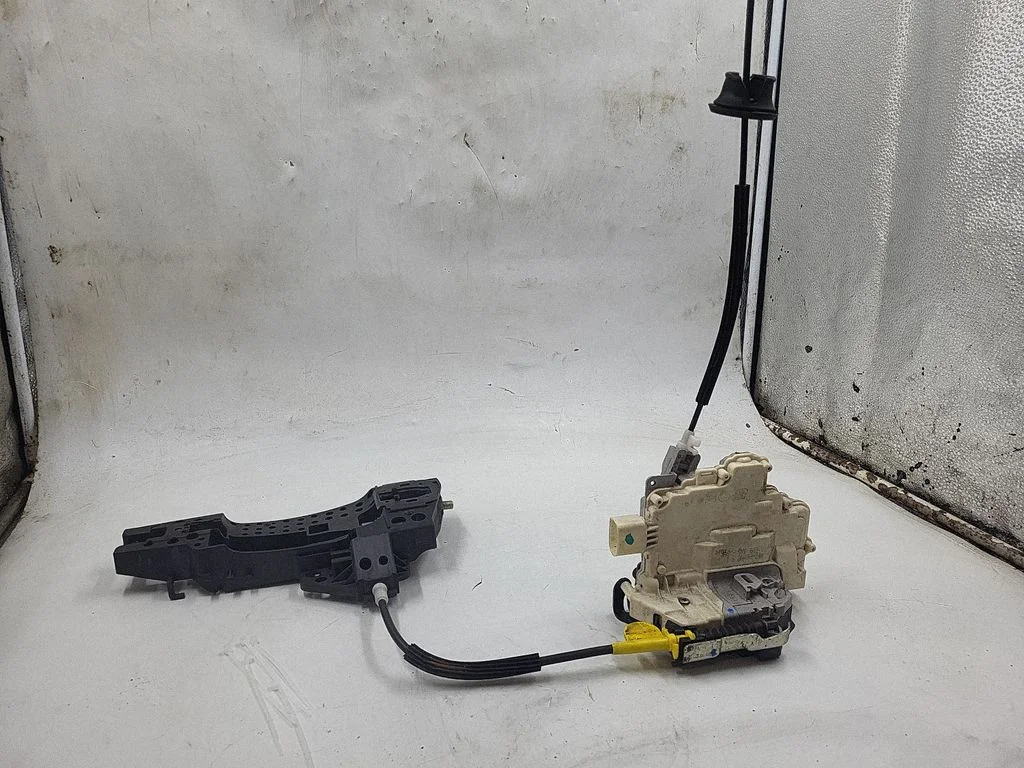 Rear door lock – rear left