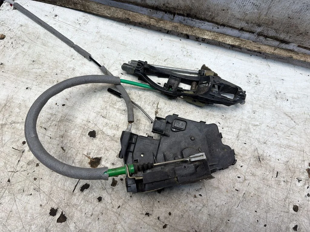 Rear door lock – rear left
