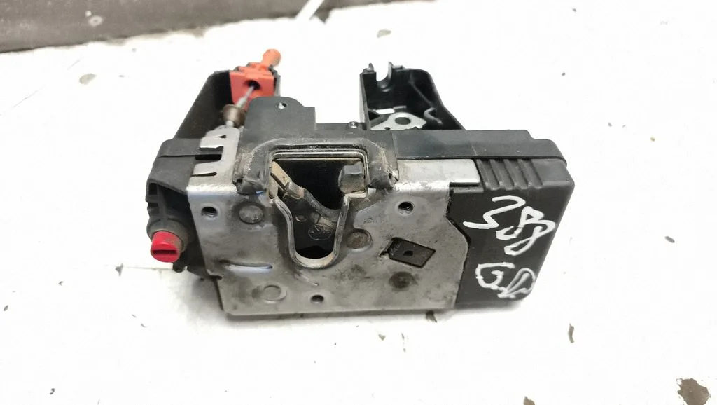 Rear door lock 24414135