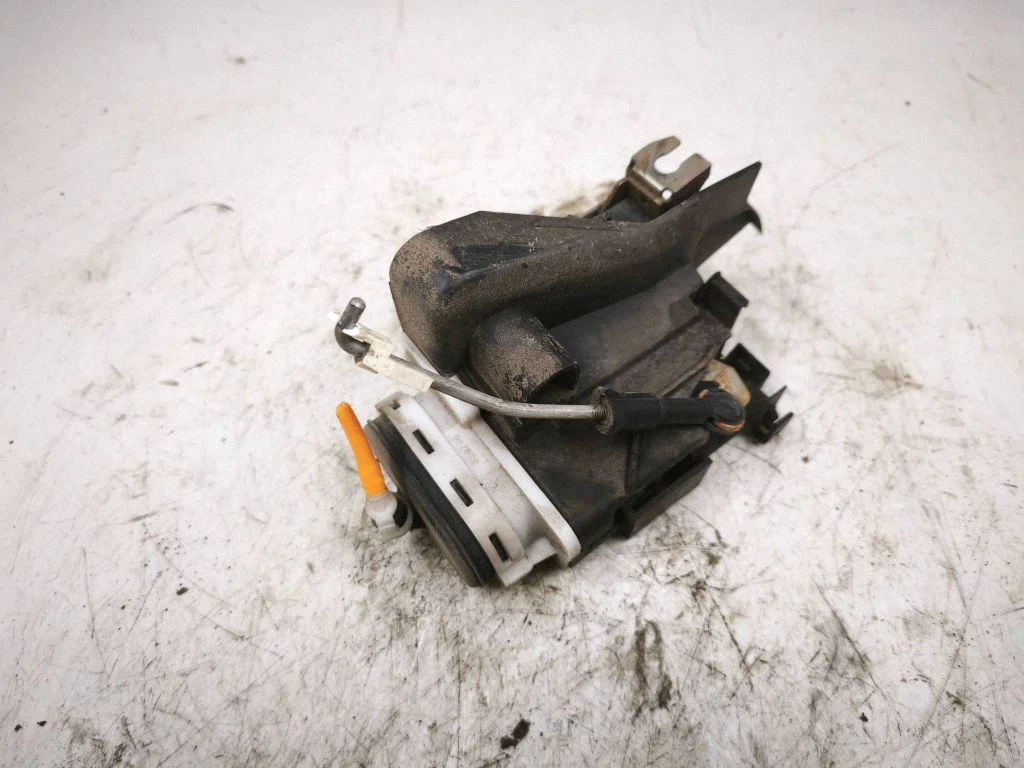 Rear door lock 8D0839016A