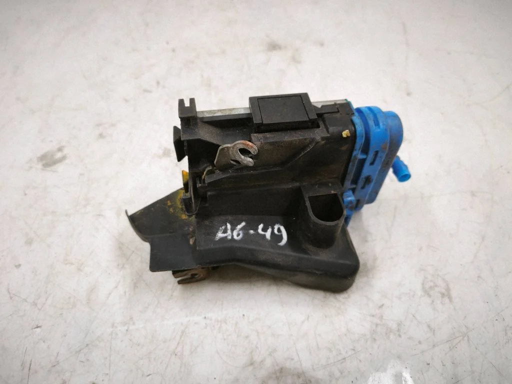 Rear door lock 8D0839016