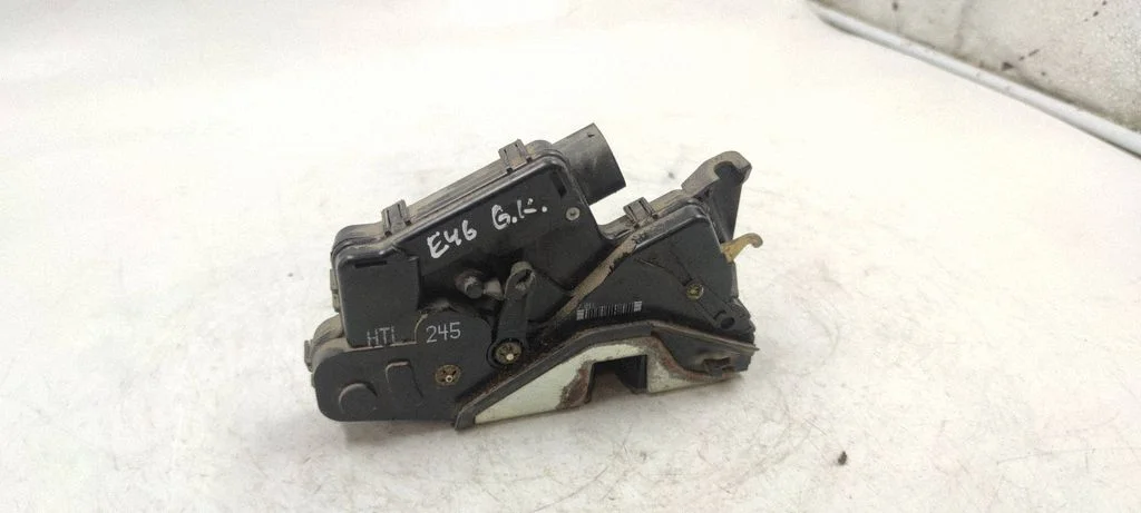 Rear door lock 2457011