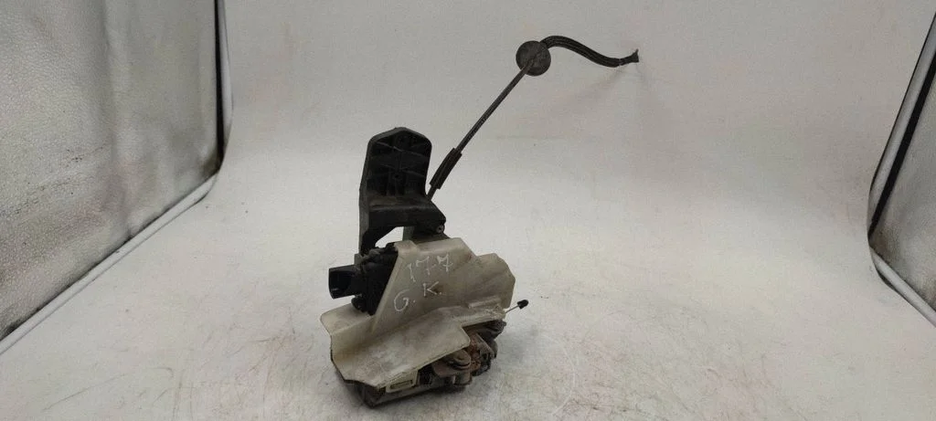 Rear door lock 117666104