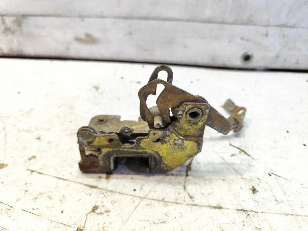 Rear door lock – rear left