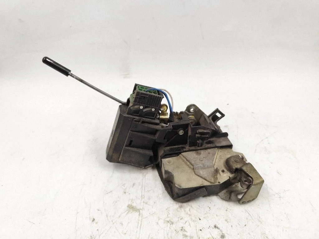 Rear door lock – rear right