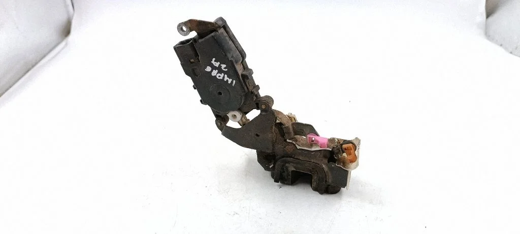 Rear door lock 6Z27