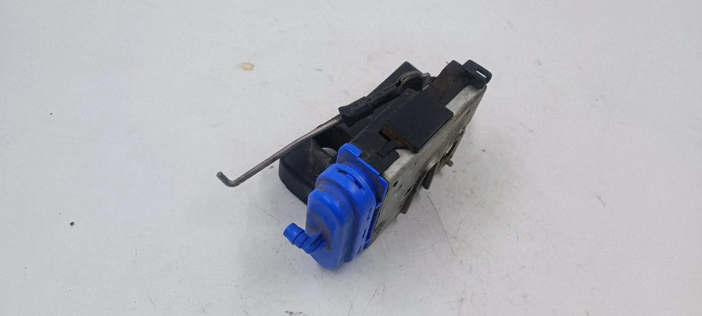 Rear door lock 8D0839016A