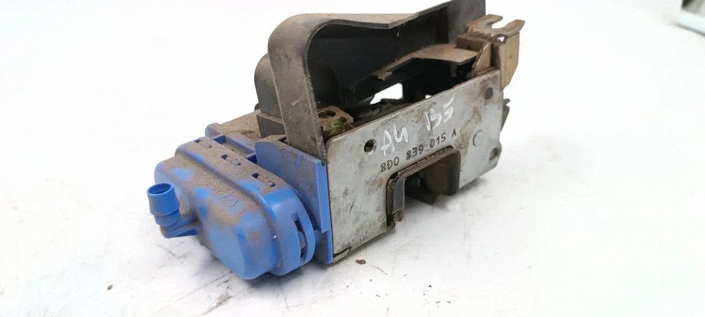 Rear door lock 8D0839015A