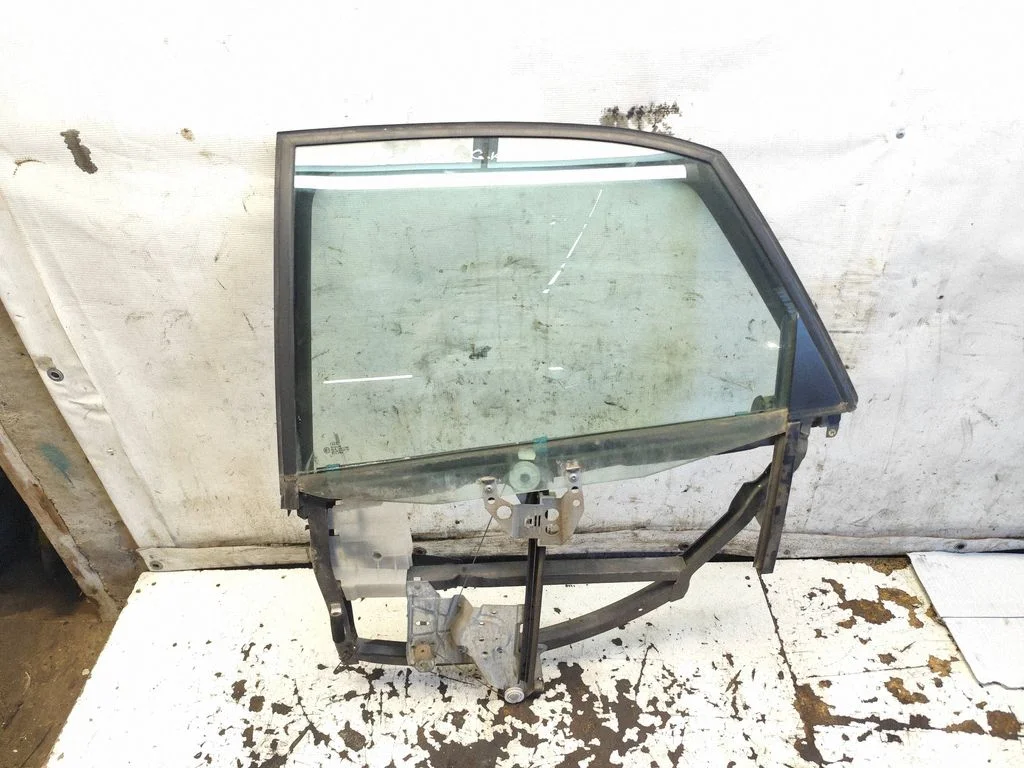 Mechaninis galinio lango pakėlimo mechanizmas