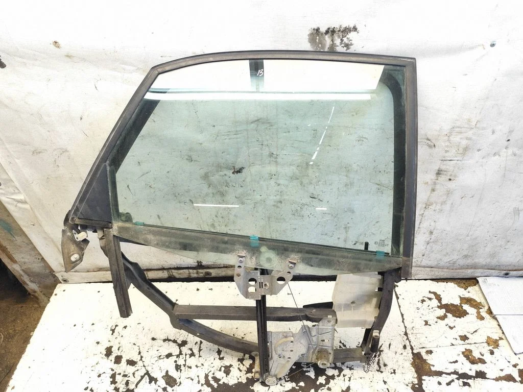 Mechaninis galinio lango pakėlimo mechanizmas
