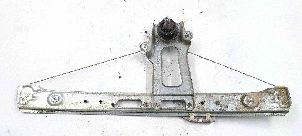 Mechaninis galinio lango pakėlimo mechanizmas