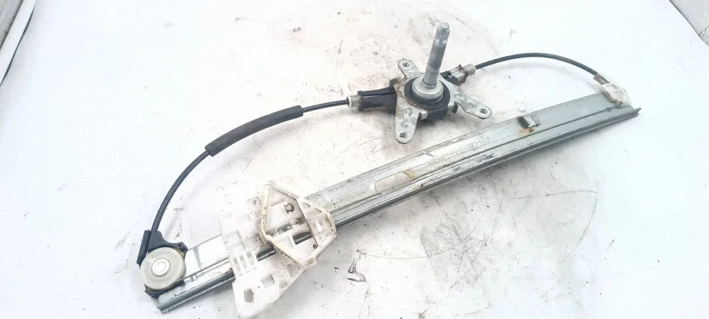 Mechaninis galinio lango pakėlimo mechanizmas