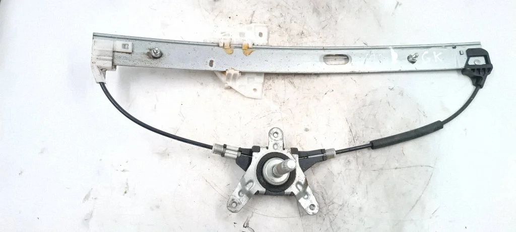 Mechaninis galinio lango pakėlimo mechanizmas