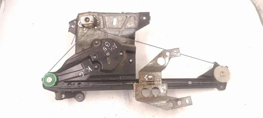 Mechaninis galinio lango pakėlimo mechanizmas