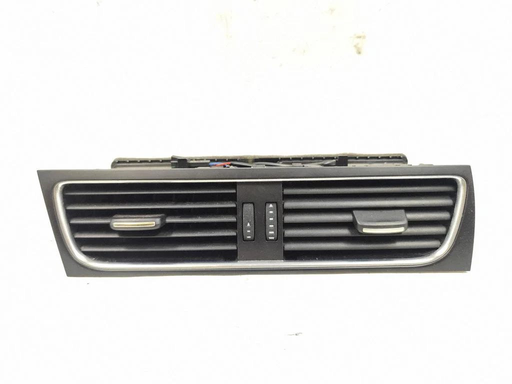 Dash center air vent grill 8T1820951C