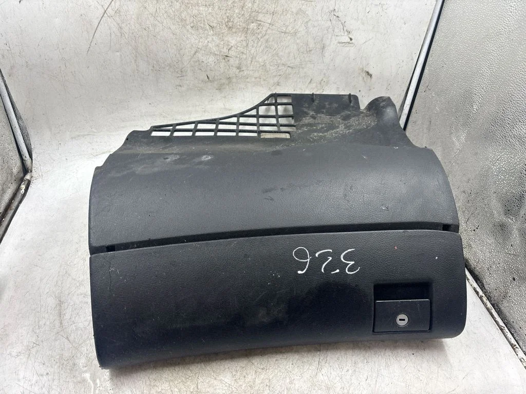Glove box