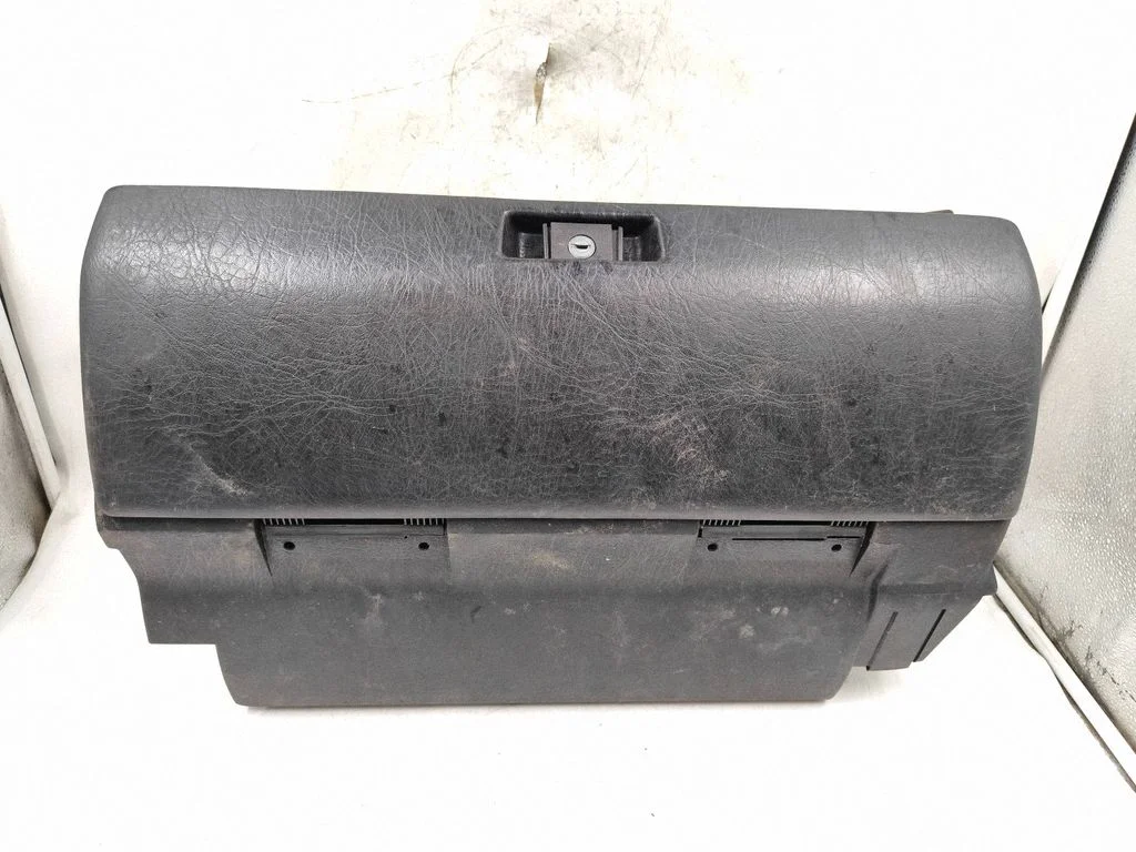 Glove box 811857095D
