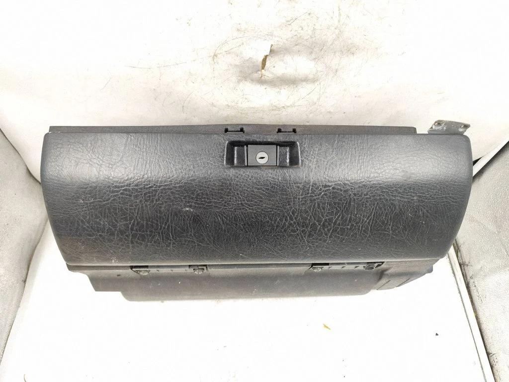Glove box