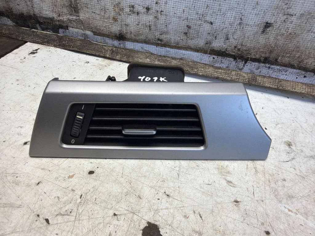 Dashboard side air vent grill/cover trim 14482110