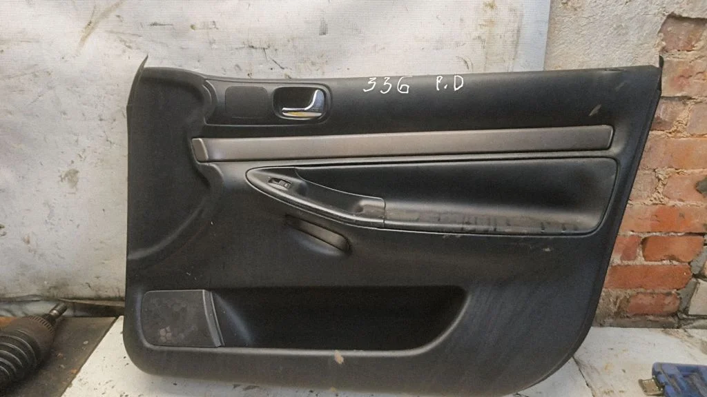 Front door card panel trim – front right