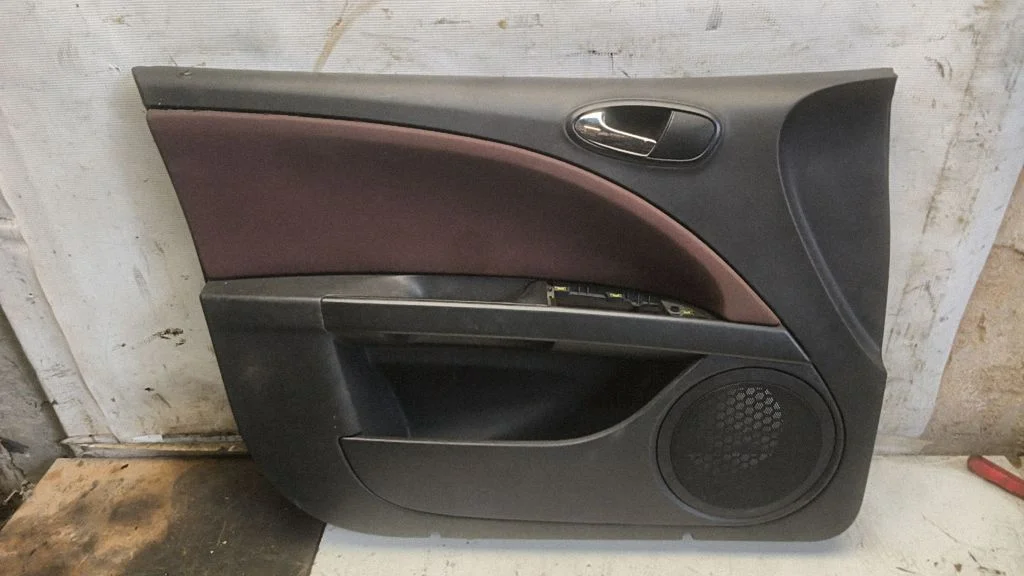 Boczek drzwi przednich – Seat Leon (1P) (2005-2012)