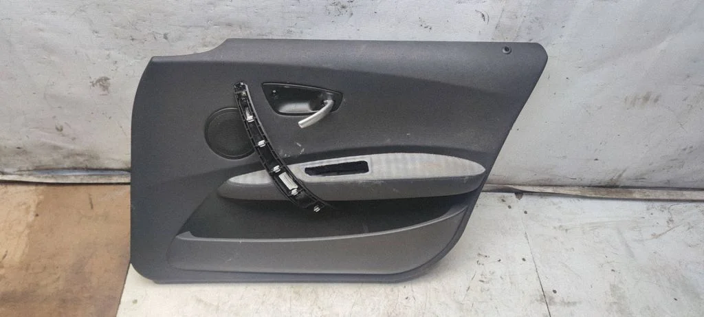 Eesmiste uste sisevooder – BMW 1-seeria E81 E87 (2004-2011)