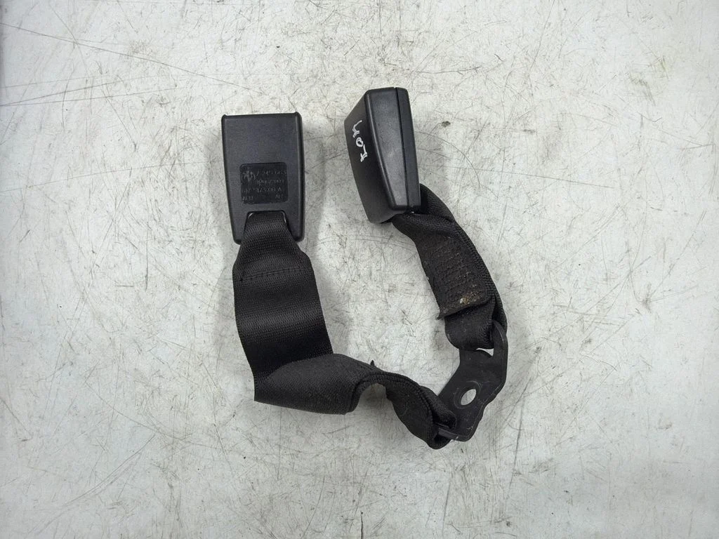 Rear seatbelt buckle – BMW 1 Series E81 E87 (2004-2011)