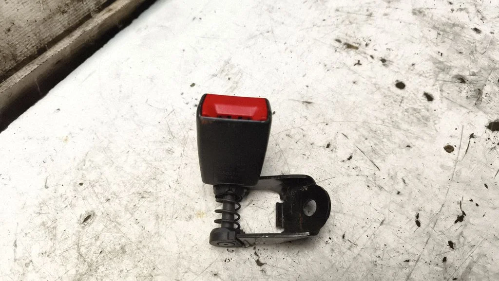 Tagumise turvavöö pannal 9117187
