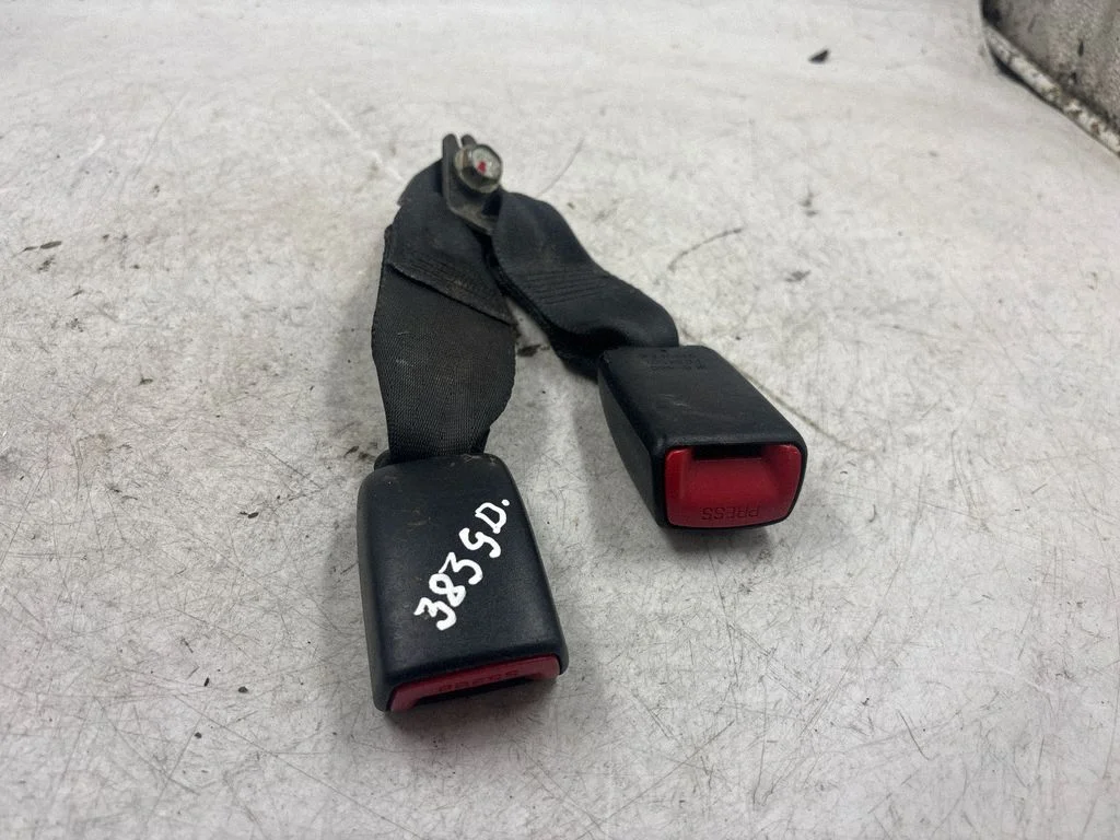 Rear seatbelt buckle – rear right