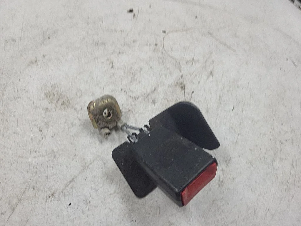 Rear seatbelt buckle