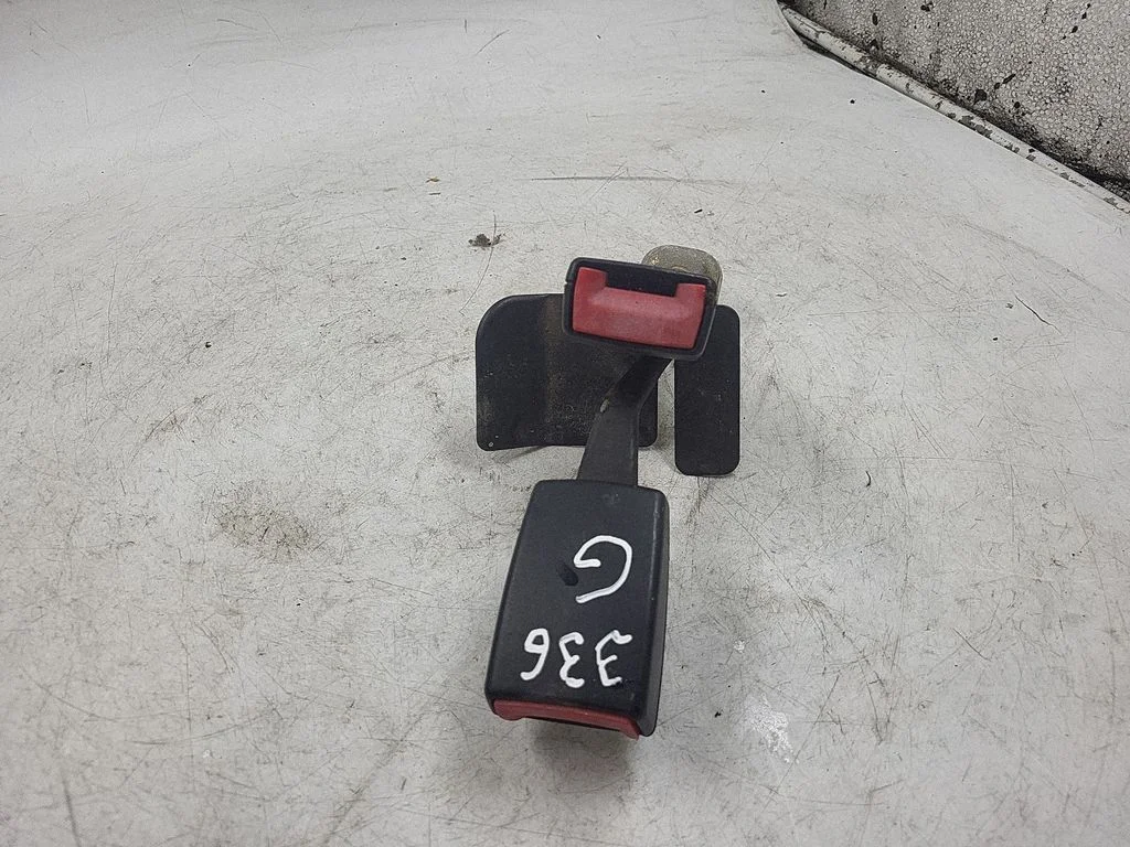 Rear seatbelt buckle